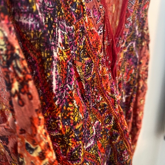 ALLISON JOY Women’s Scrunched Red Tank Top with V Neck. SIZE S - Picture 7 of 7